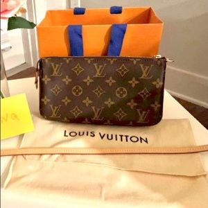 Louis Vuitton Pochette Accessories